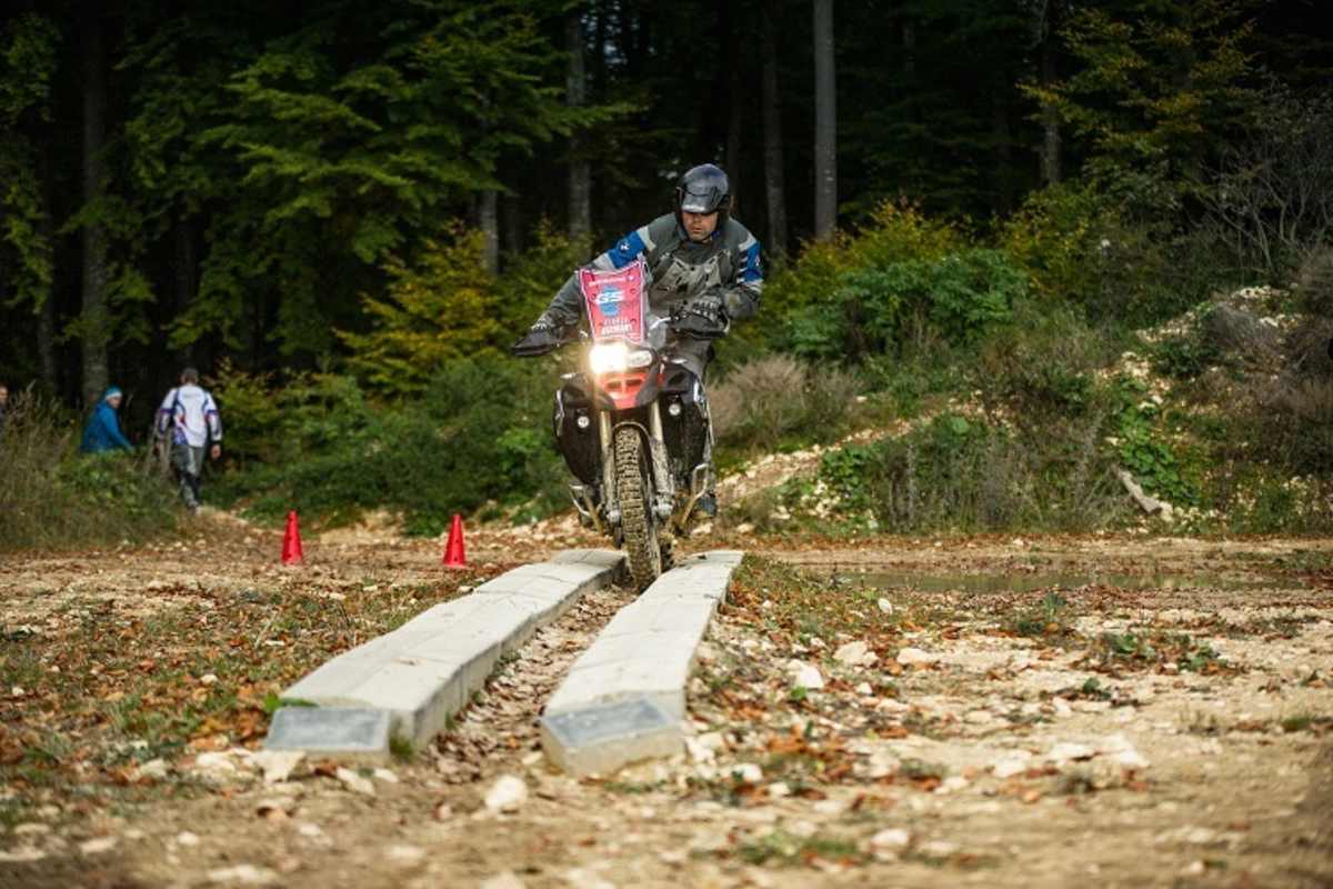 Verflixte Spurrinne - solche wird es auch in der Mongolei geben