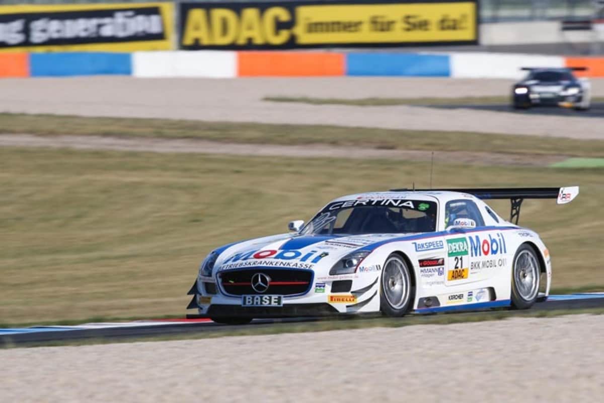 Mass der Dinge: Flügeltürer von Zakspeed