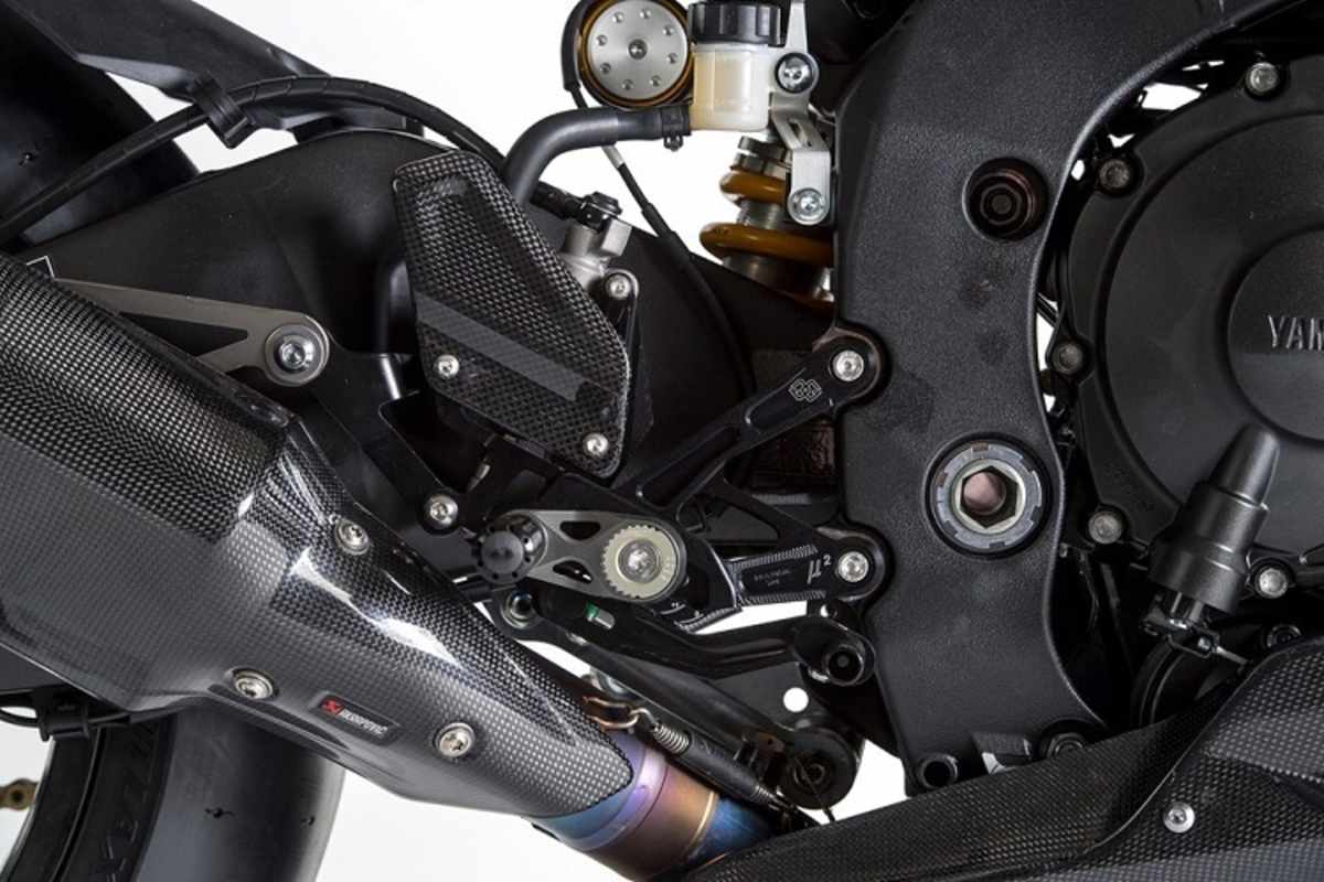 Ebenfalls im Angebot: Einstellbere Fussrasten und gefräste Protektoren von Gilles Tooling 