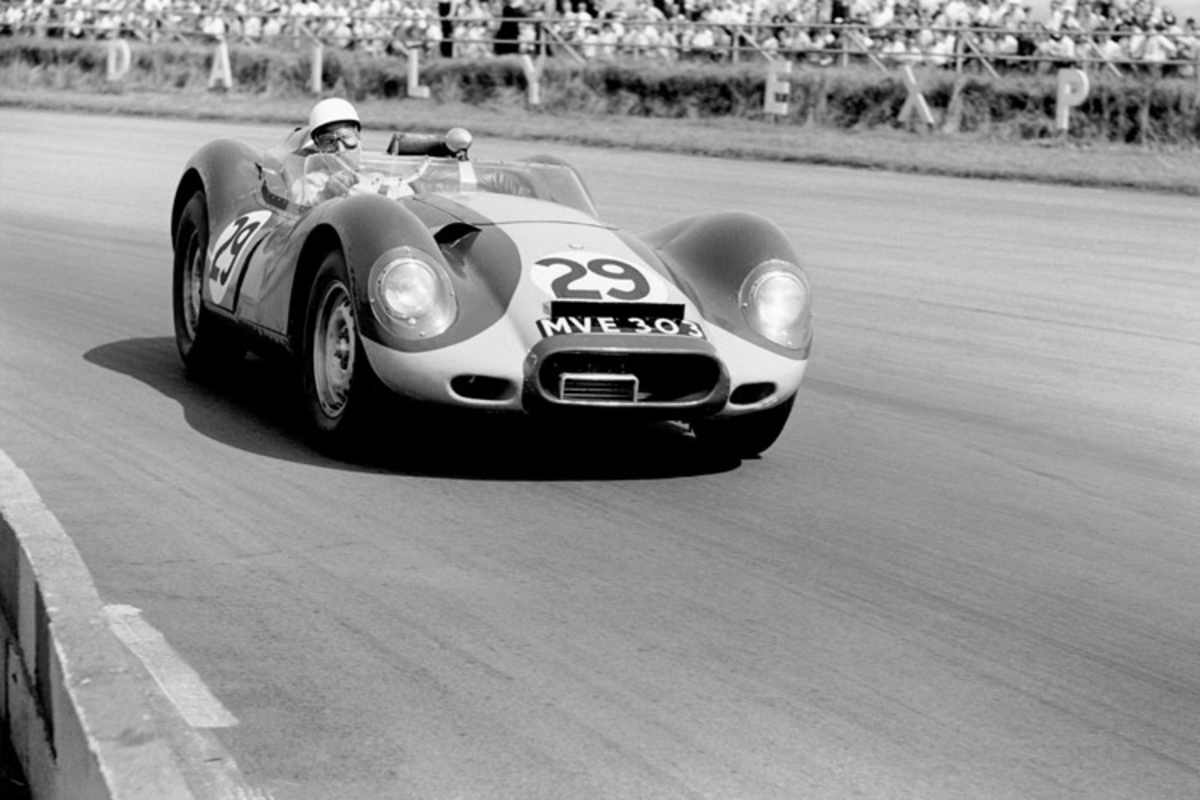 Stirling Moss 1958 in einem Lister-Jaguar