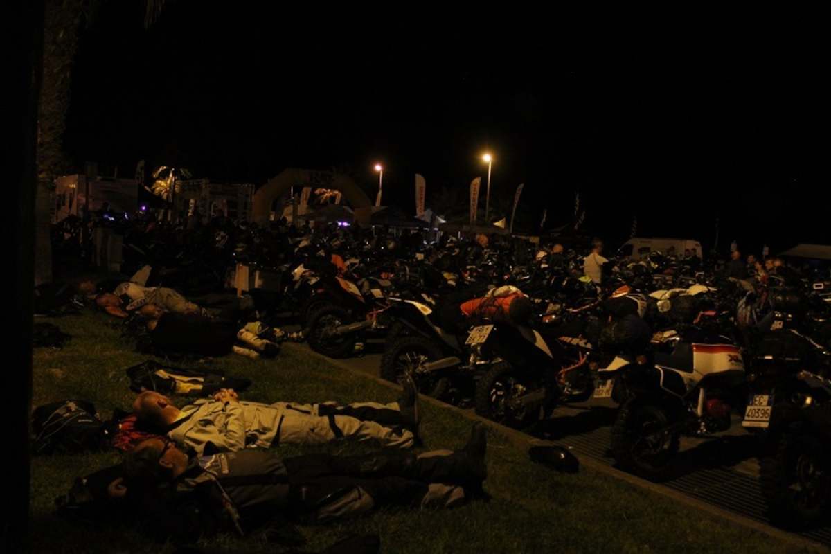 Vor dem Start um 23.00 Uhr: Noch die letzten Minuten vorschlafen, dann gehts los