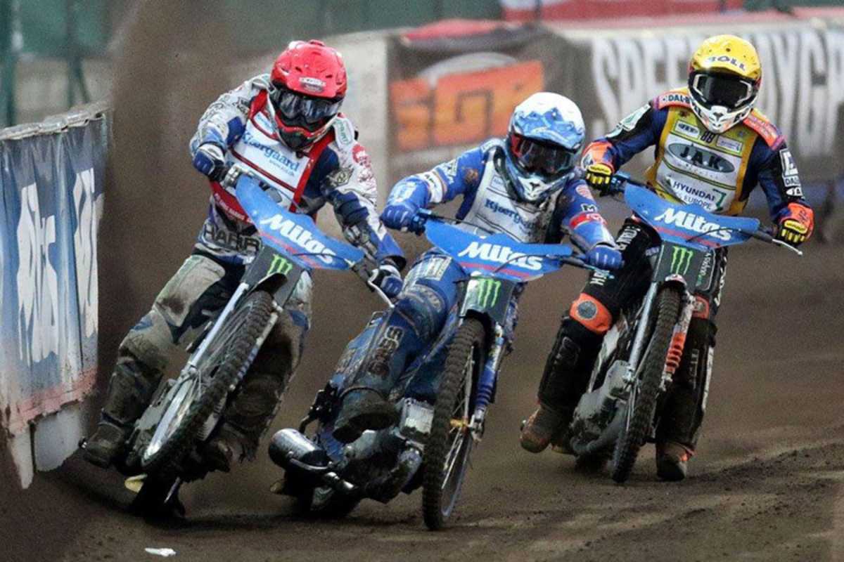 Epischer Kampf im Halbfinale: Chris Harris (li.) presst sich an Bartosz Zmarzlik vorbei