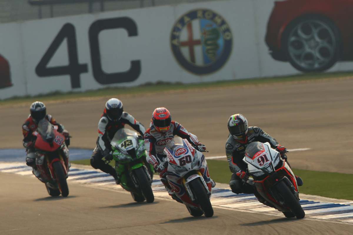 Leon Haslam (li.) und Michael van der Mark gewannen 2013