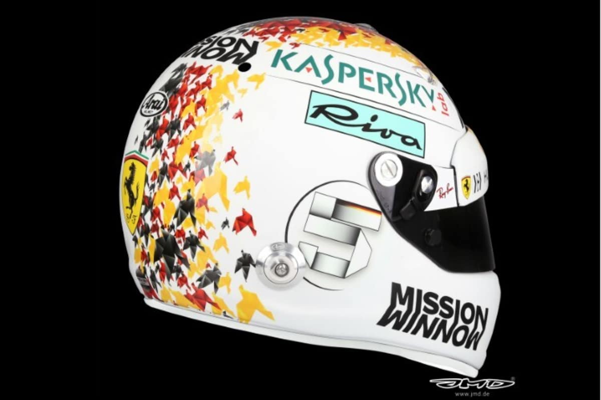 Origami-Vögel auf dem Japan-Helm von Sebastian