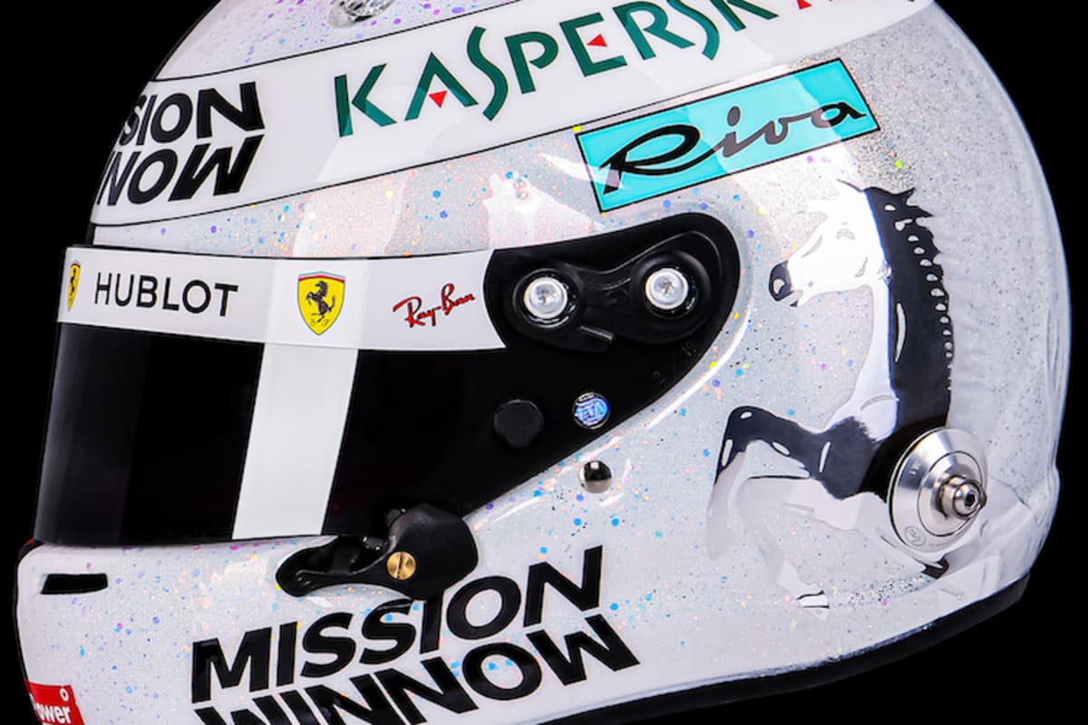 Das Ferrari-Pferd im Chrom-Look