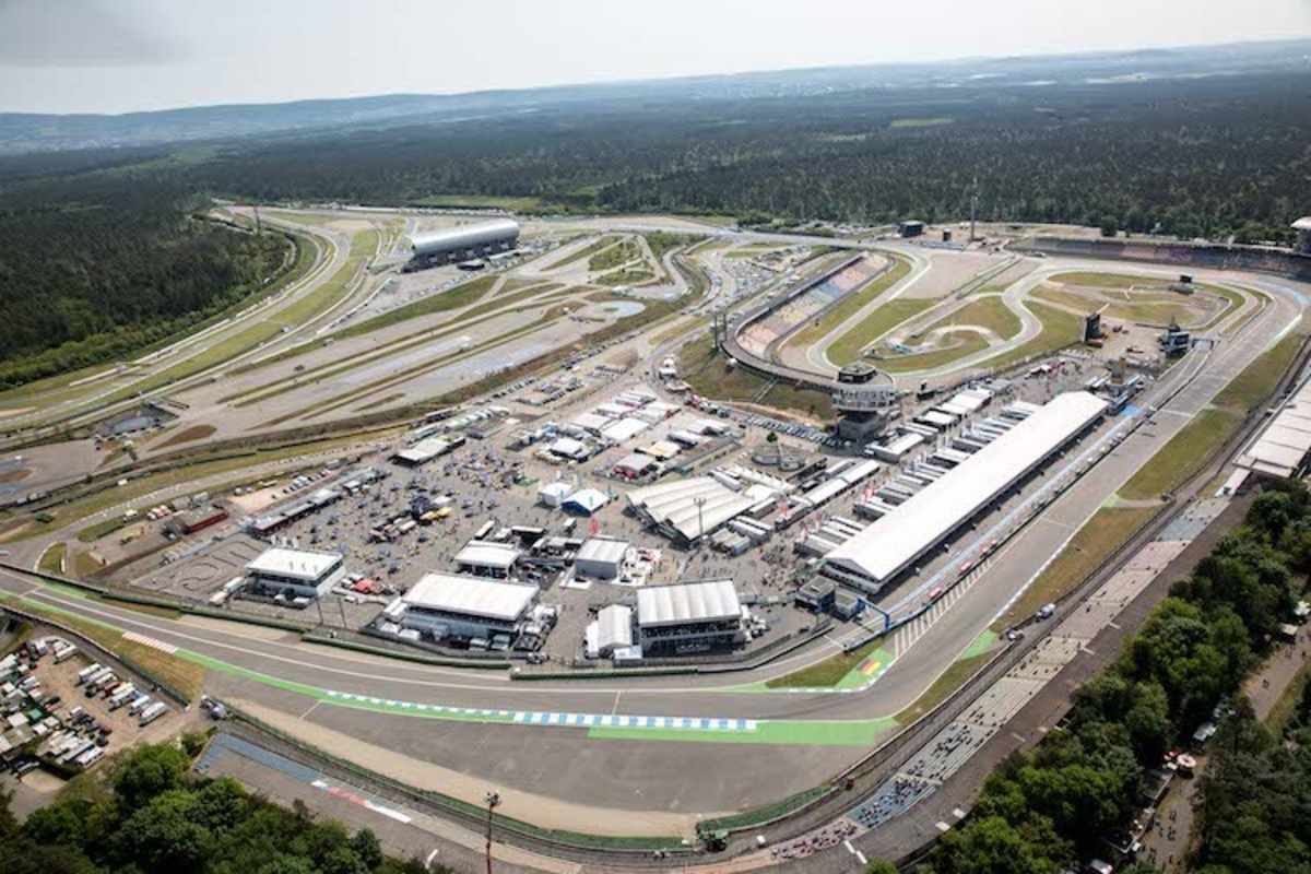 Blick auf das Fahrerlager