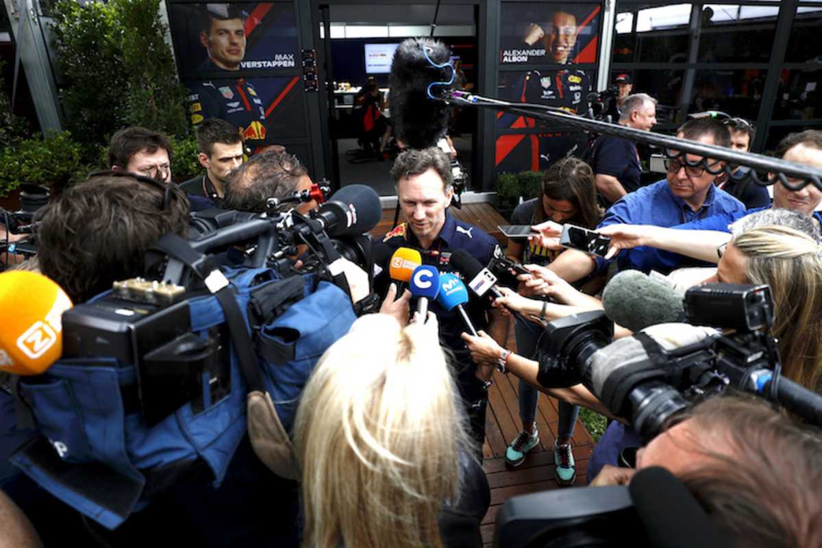 Christian Horner am Wagen von Max Verstappen