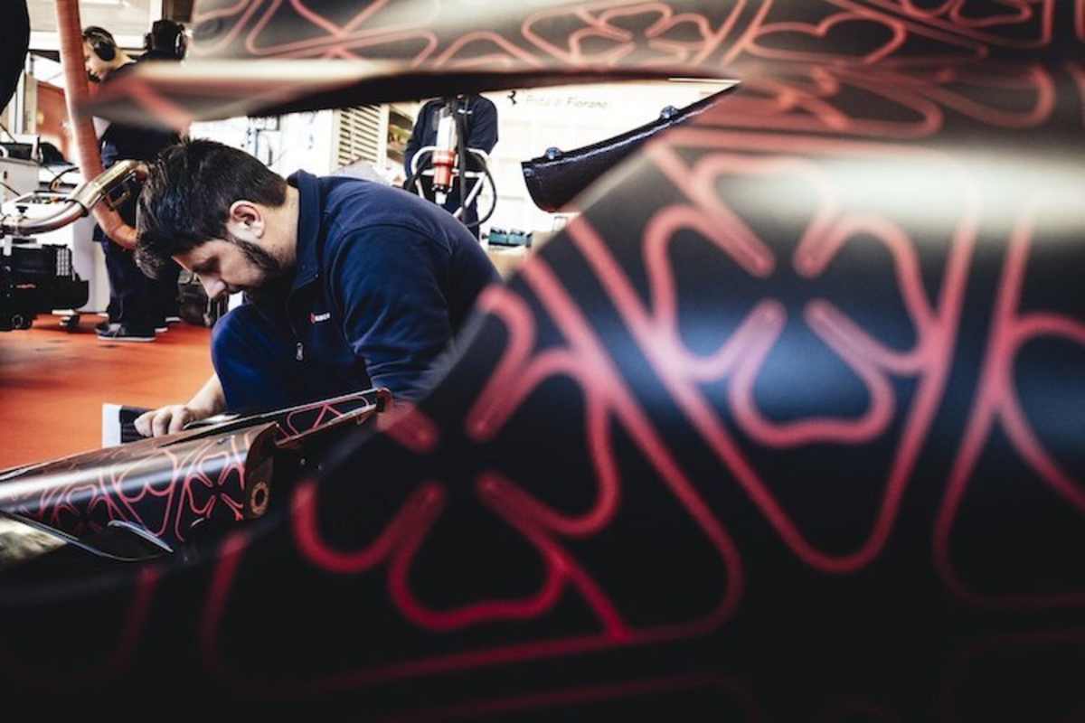 Die Streckenpremiere fand auf dem Fiorano-Rundkurs von Motorenpartner Ferrari statt