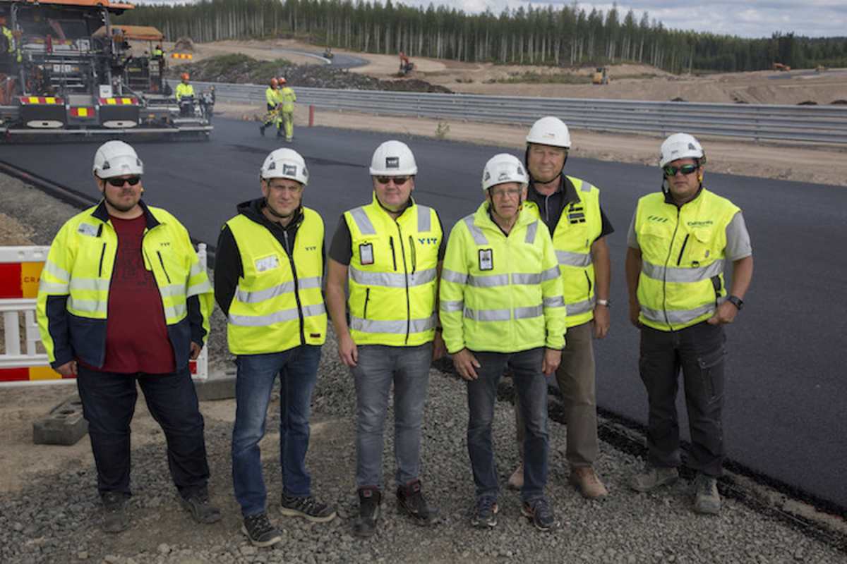 Von links nach rechts: YIT-Projektleiter Sami Markkanen, Jukka Kalve, District Chief, YIT, Markku Lilja, Head of Paving Finland, YIT, Seppo Rossi, Sicherheitskoordinator KymiRing, Timo Pohjola Streckenchef KymiRing, Saku Nikka, Project Manager Destia Ltd.