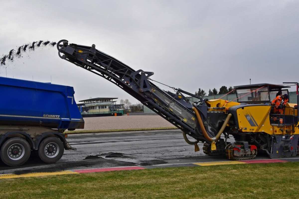 Auf der 3,671 km langen Piste werden überall 8 cm abgetragen
