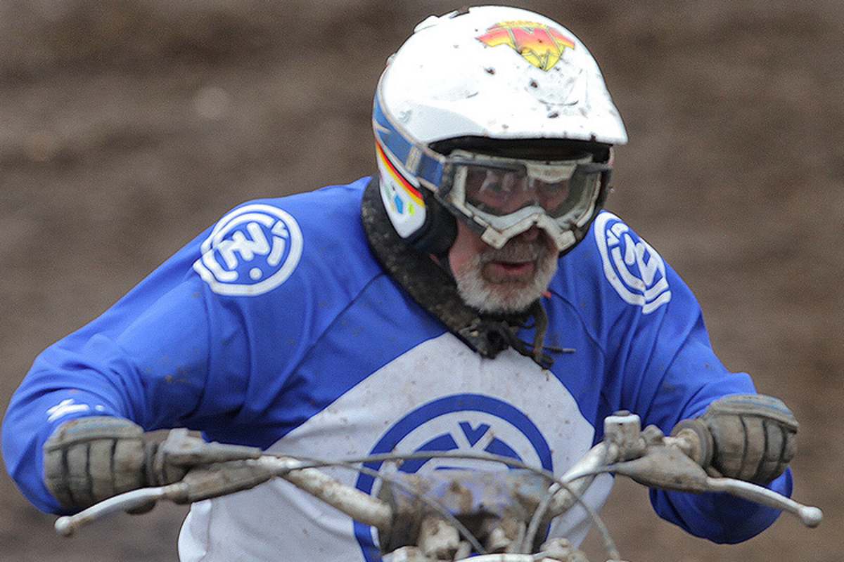 Retro-Crosser Hugo Seubert auf der ČZ 360