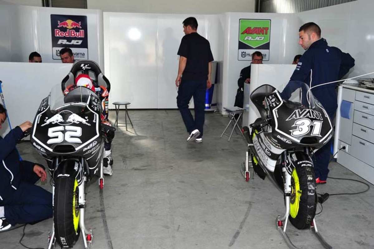 Husqvarna in der Moto3-WM: Die Box von Danny Kent (52) und Niklas Ajo