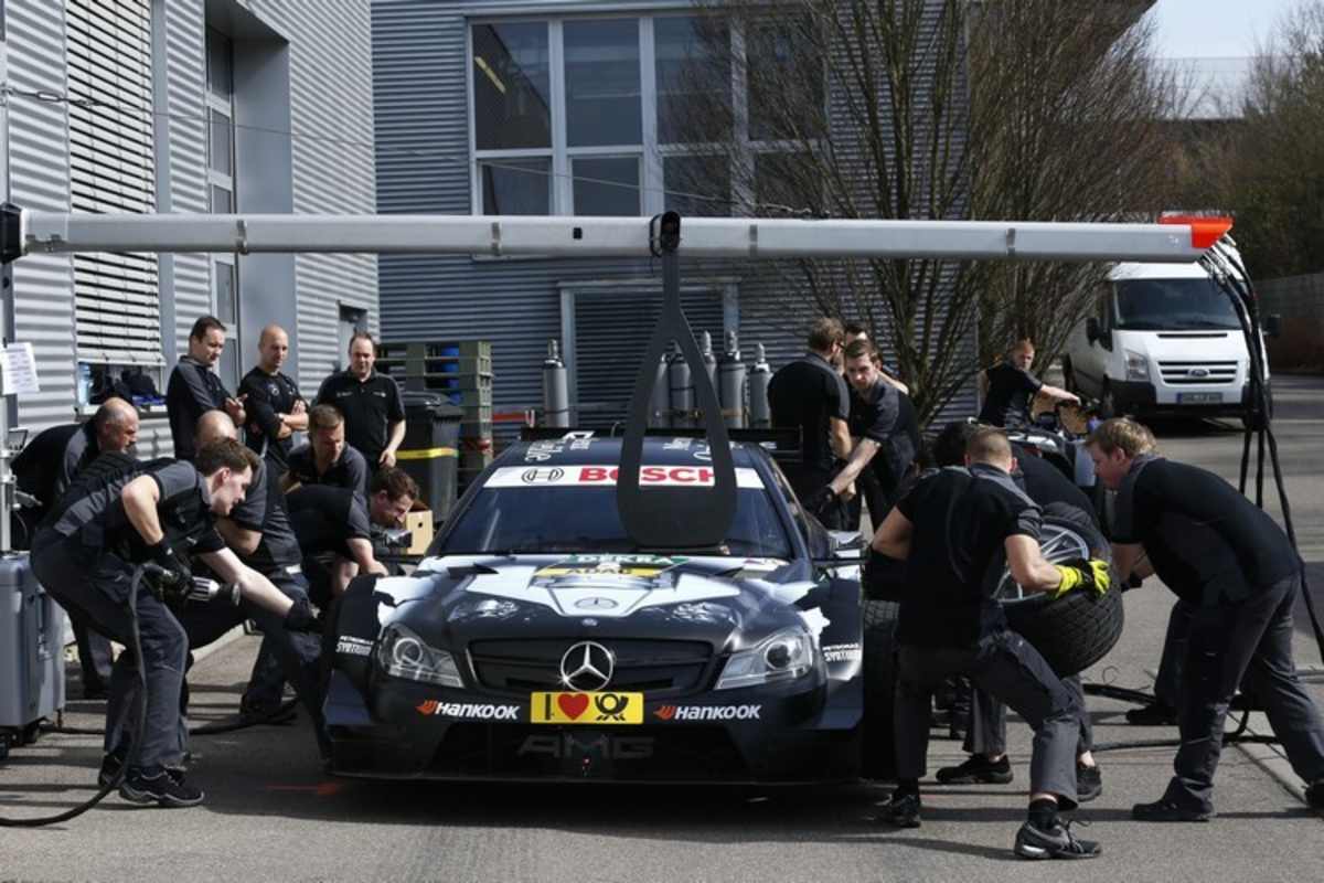 Boxenstopp-Training bei HWA