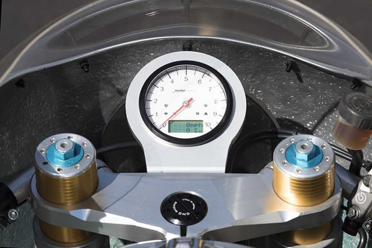 Spart Gewicht: Multifunktionsinstrument von Motogadget