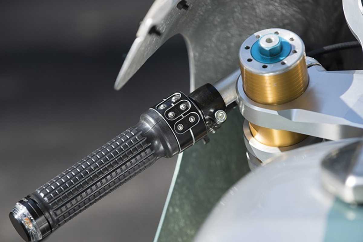 Edel: Betätigung der Elektrik mit Tastern statt mit klobigen Schaltern