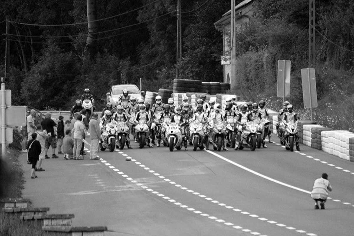 Die IRRC-Piloten absolvierten eine Ehrenrunde (Video)