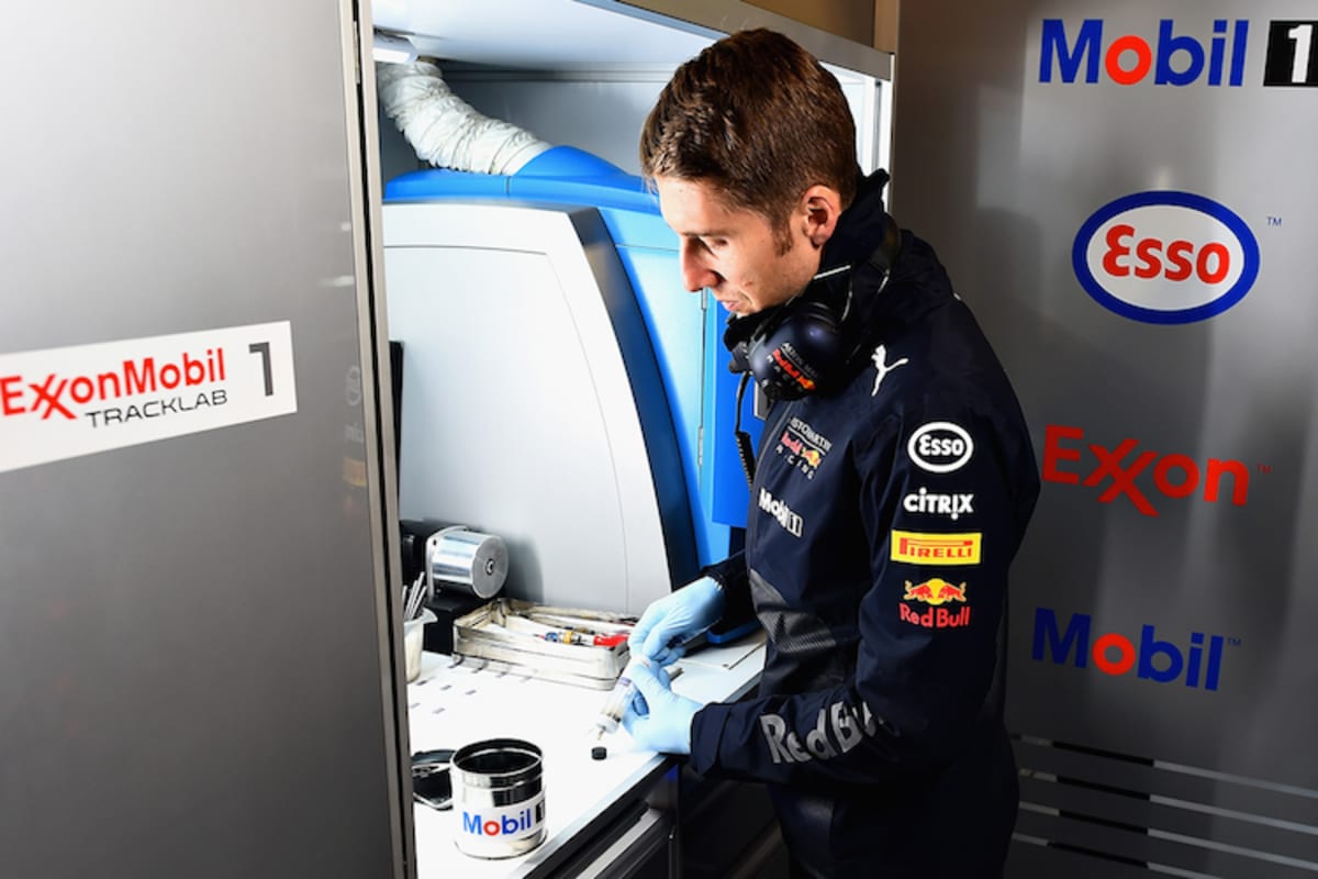 Bei der Arbeit im Pisten-Labor