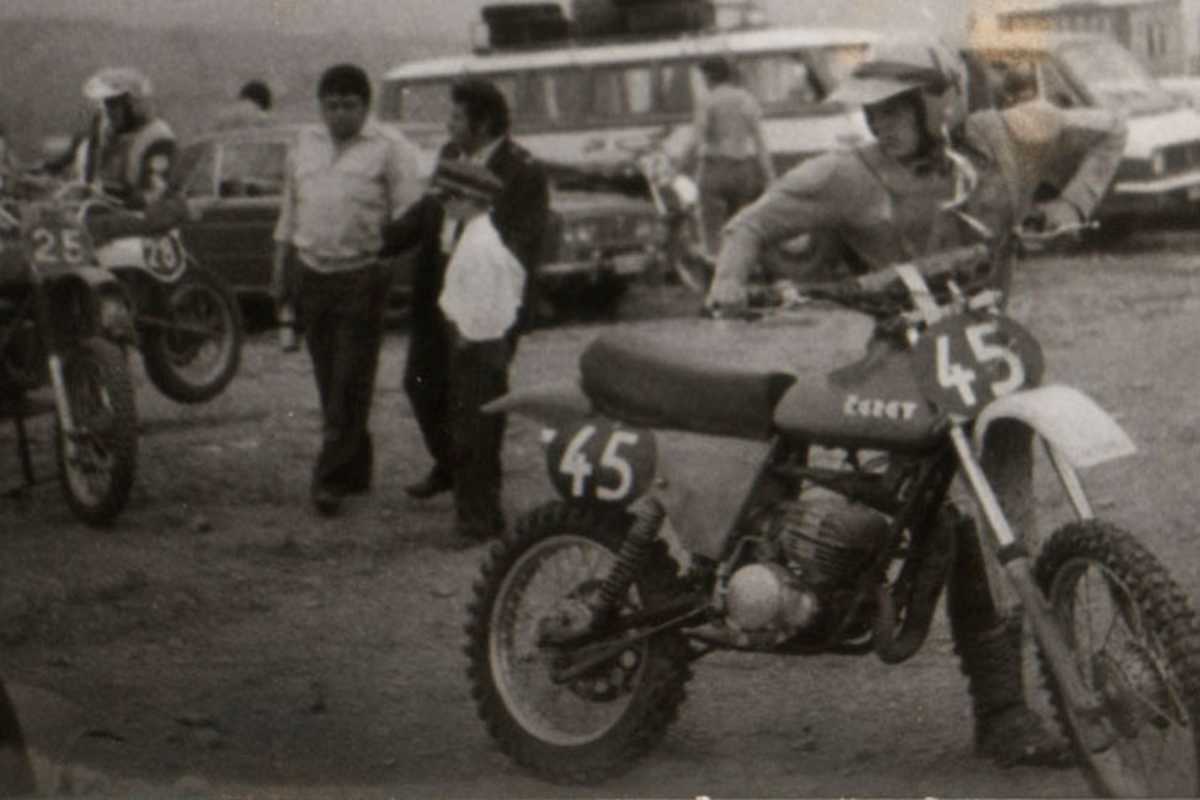 Jens-Uwe Jahnke beim Pokal der Freundschaft in der Tschechoslowakei mit der 125ccm ČZ-516, modifiziert mit bärenstarkem Werks-Zylinder, der allerdings nicht standfest war