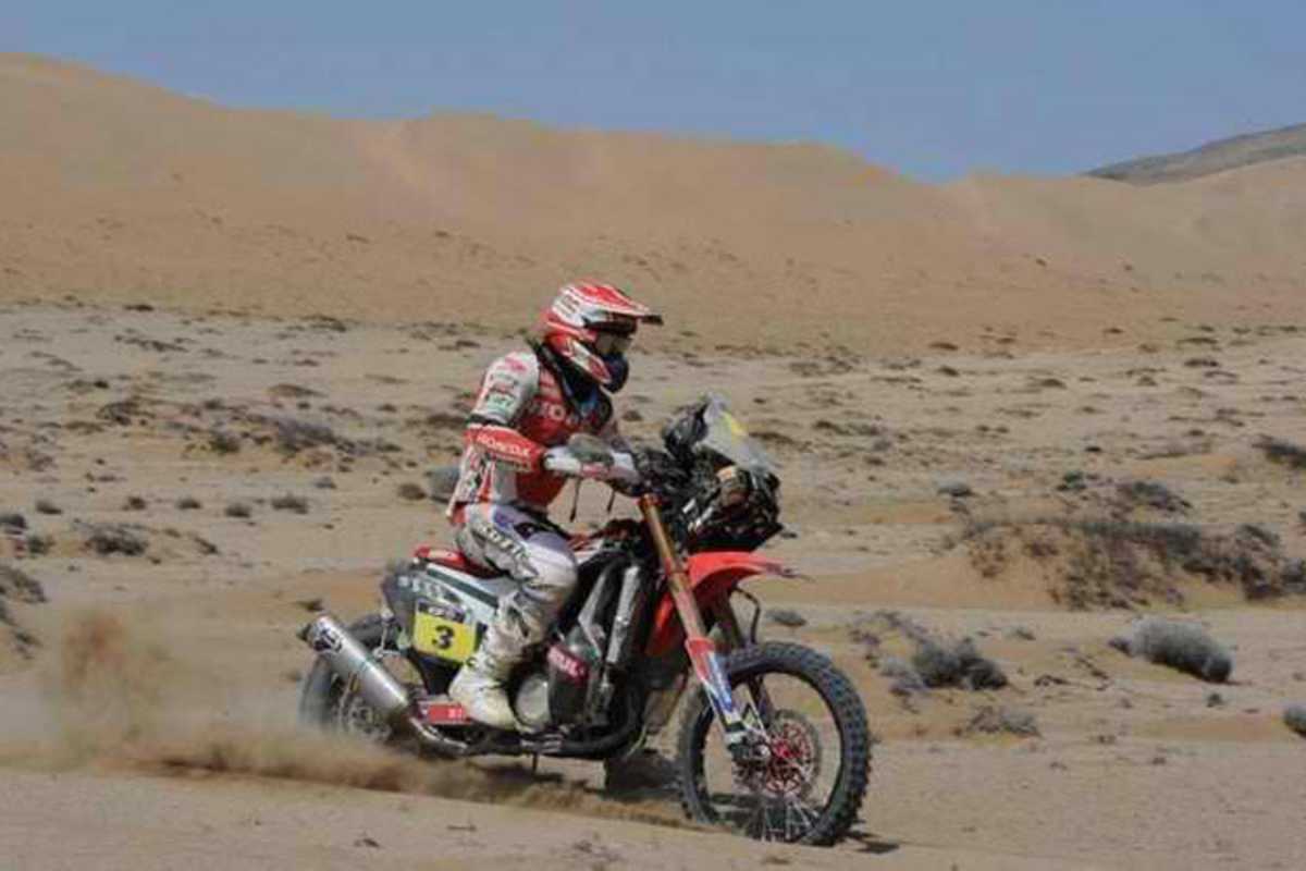 Joan Barreda: Mit übel zugerichtetem Motorrad schleppt sich der Honda-Star in Richtung Ziel