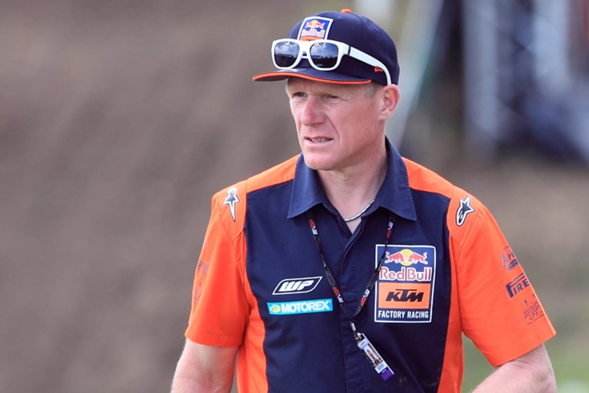 Joël Smets beobachtet seinen Sohn während des Rennens