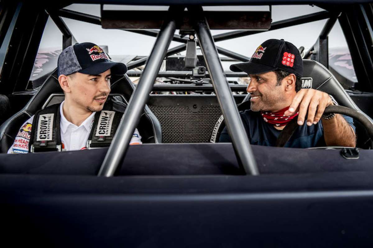 Nasser Al-Attiyah (re.) mit Jorge Lorenzo 
