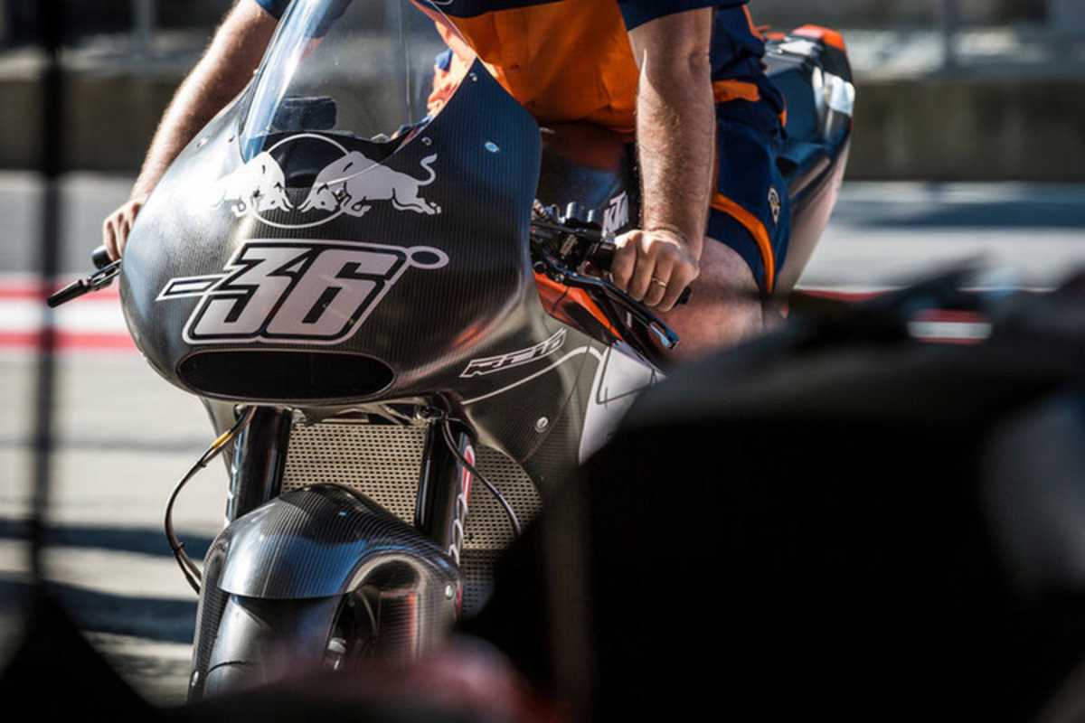 Die KTM von Kallio vor der Box