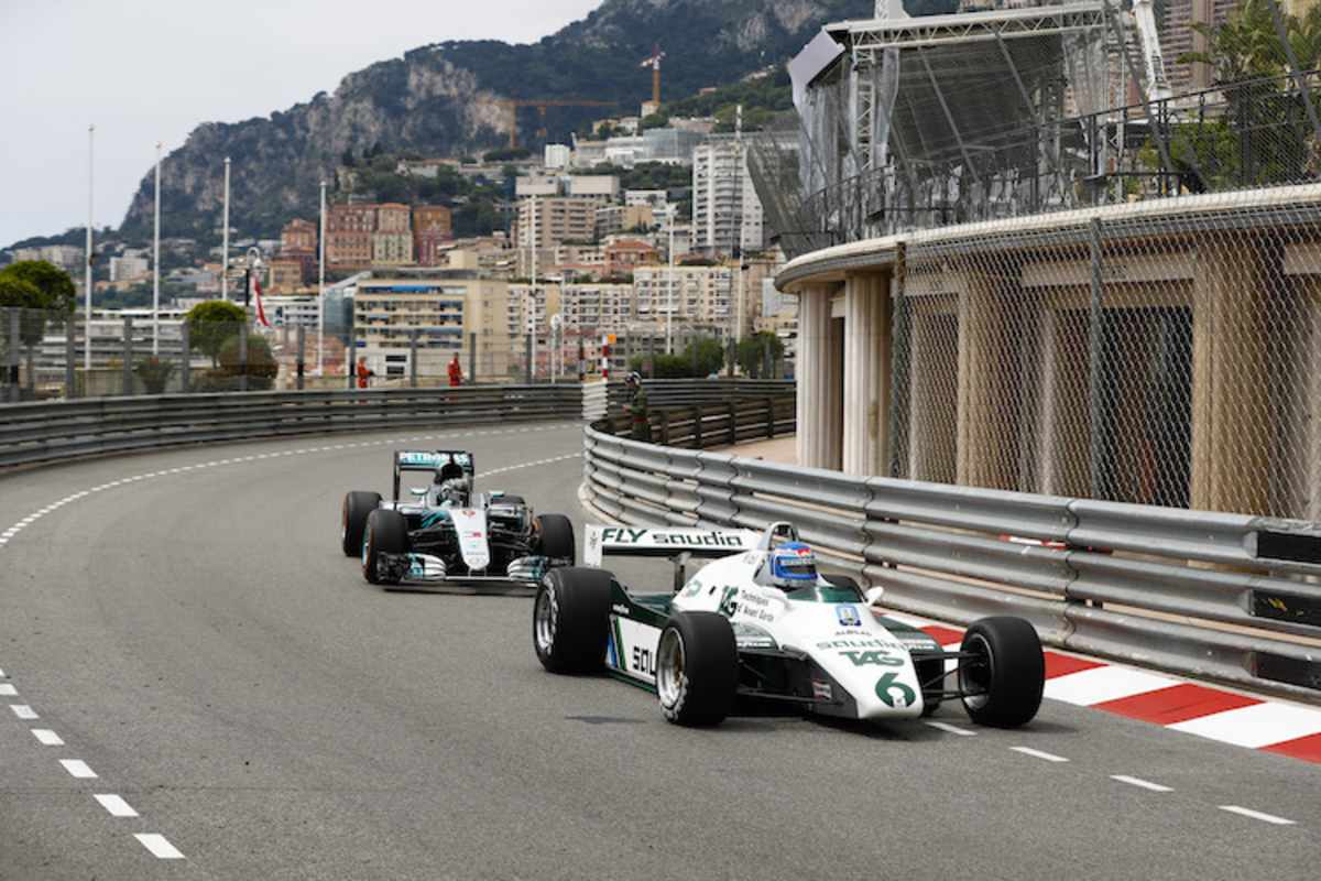 Keke im Williams vor Nico im Silberpfeil