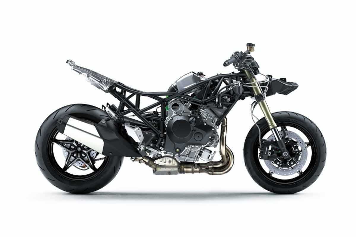 Das Chassis wurde für bessere Tourentauglichkeit und Zuladung geändert, die Geometrie auf bessere Stabilität getrimmt