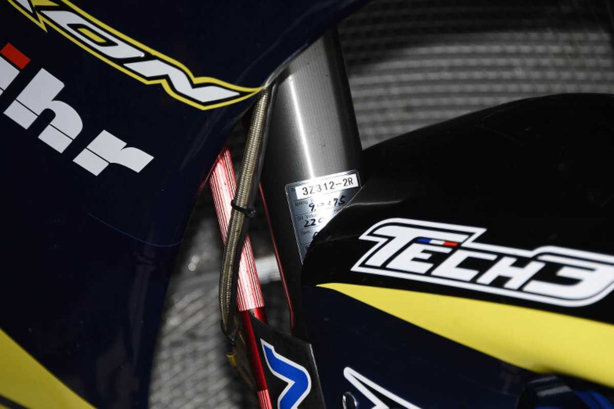 Die KYB-Suspension macht vor allem an der Front Probleme