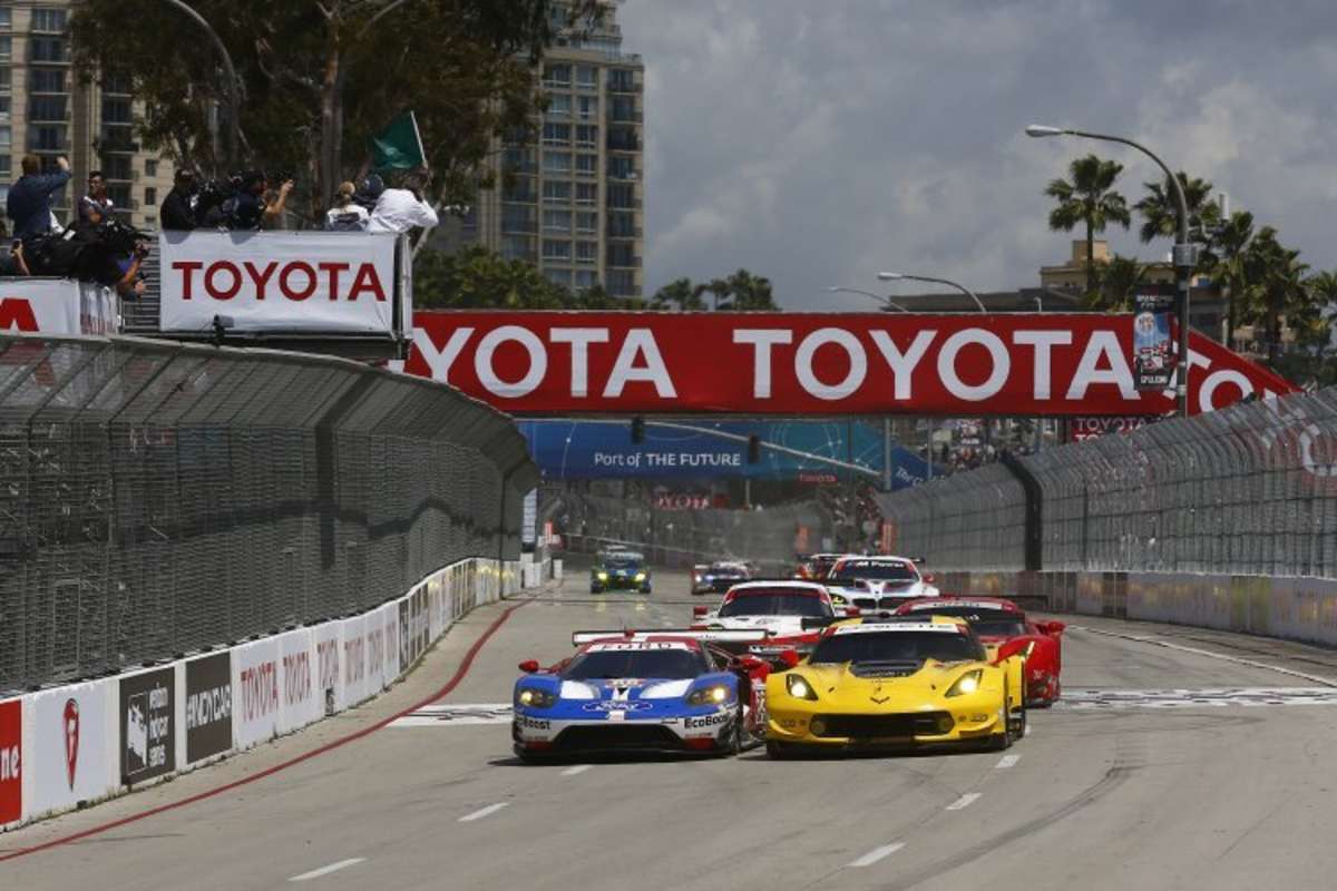 Ford GT (re.) und Corvette C7.R in Long Beach