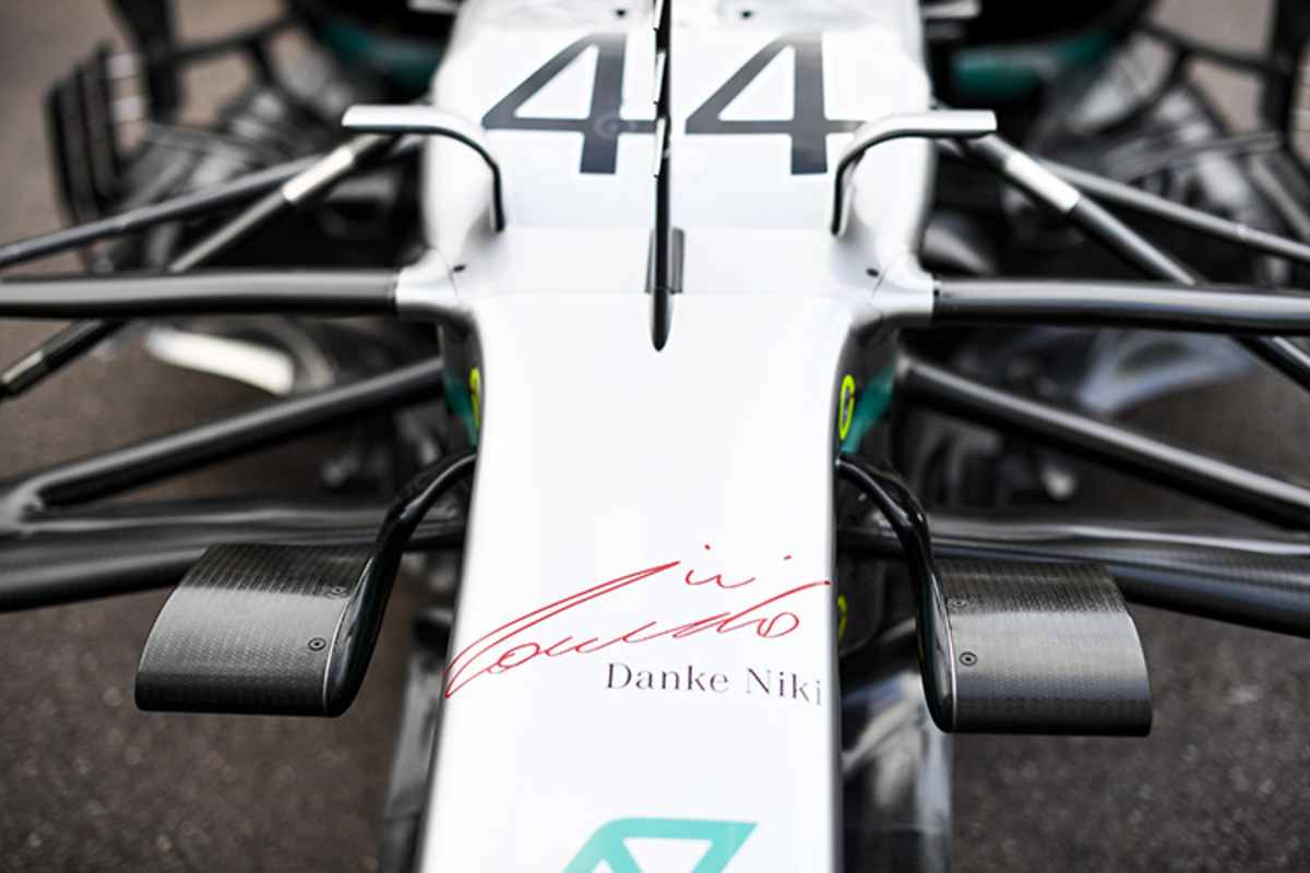 Der Schriftzug bleibt auf den Mercedes