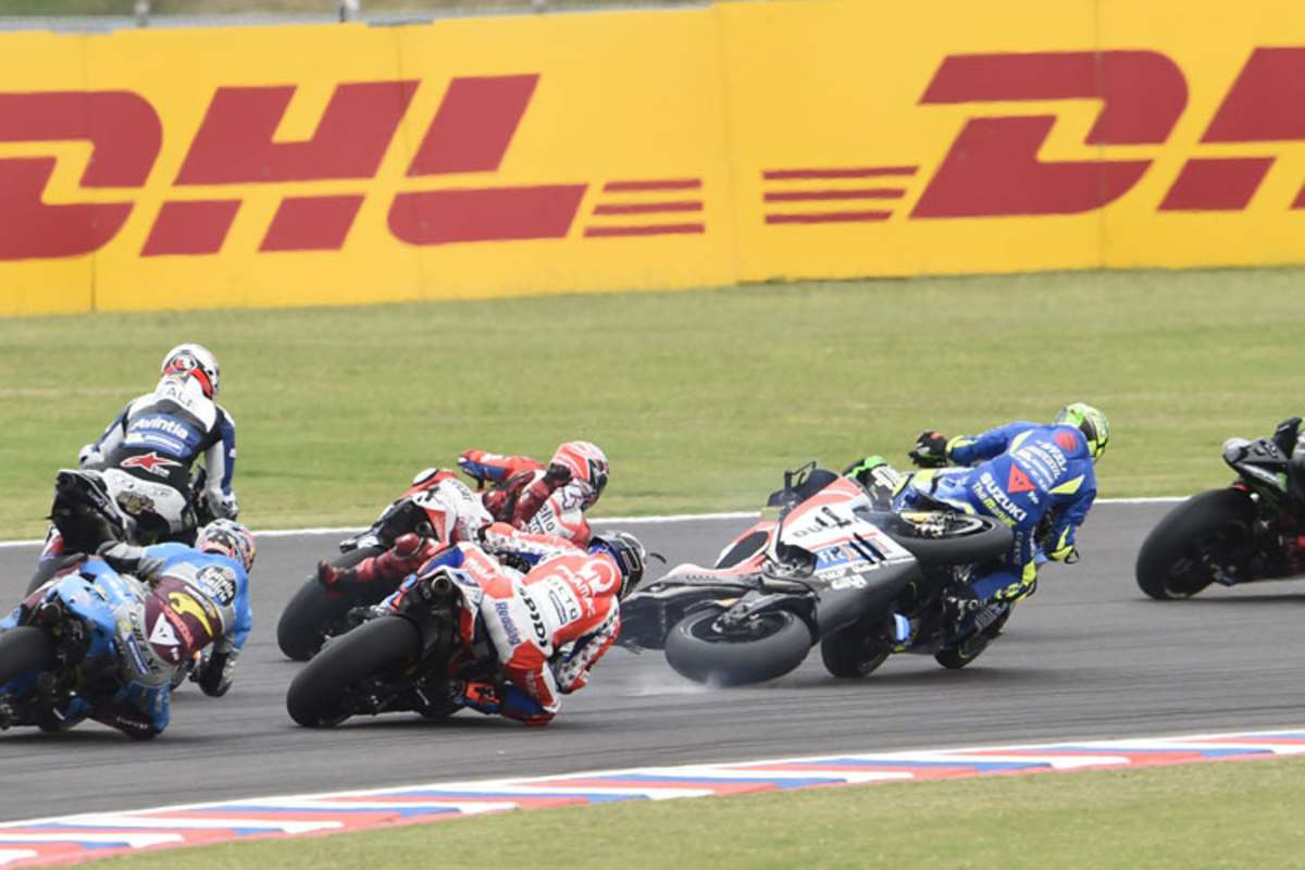 1. Kurve: Loris Baz muss wegen Lorenzo bremsen