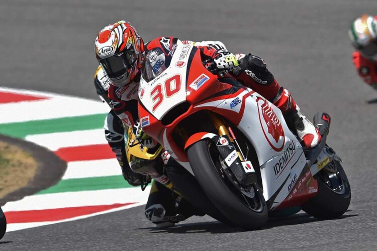 Tom Lüthi kurz vor der Kontaktaufnahme mit Nakagami (30)