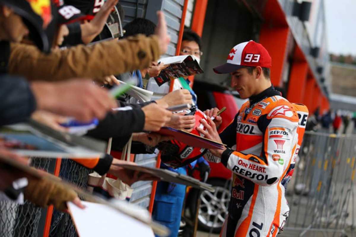 Márquez schrieb zahllose Autogramme für die japanischen Fans