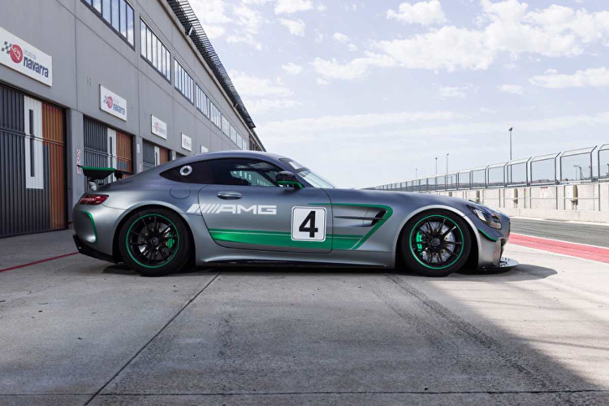 Mercedes-AMG GT4 von der Seite