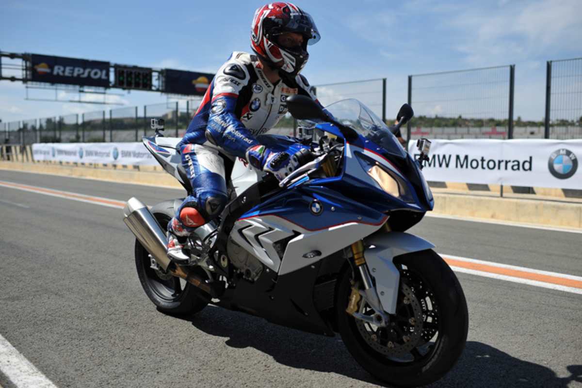 Die erste Ausfahrt erfolgte mit der Serienversion der S1000RR