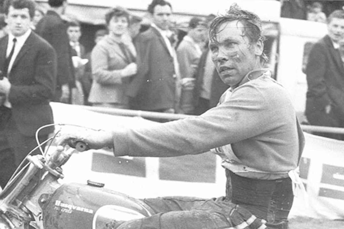 Heikki Mikkola auf einer Ehrenrunde seiner zahlreichen Siege