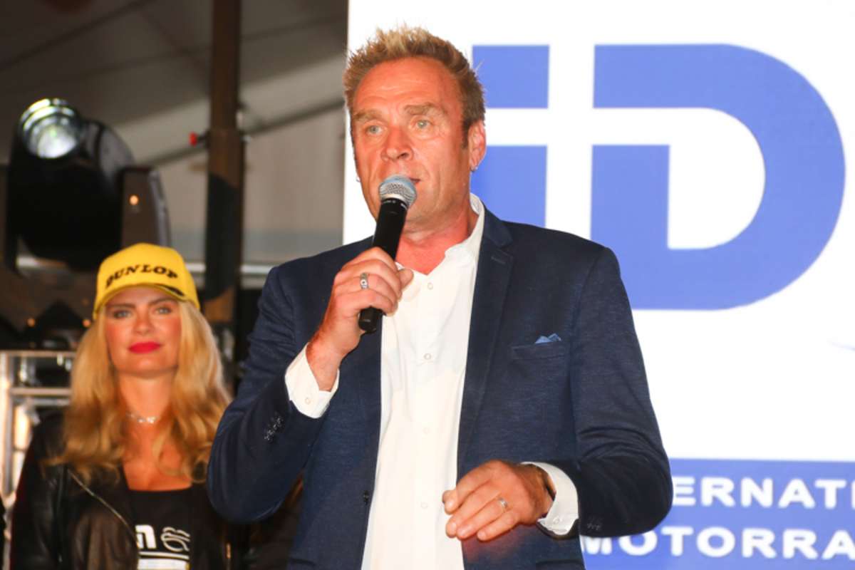 Mit Blondie im Hintergrund