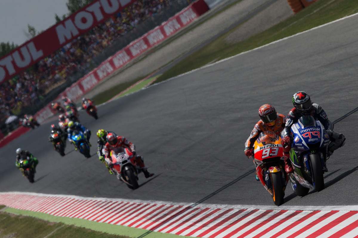 2. Bild: Ungefähr hier trifft Márquez die Entscheidung, lieber nicht nach links einzubiegen