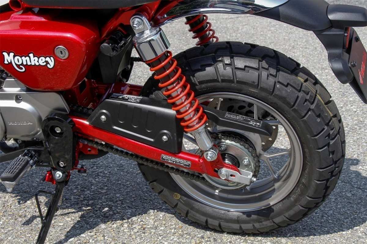 Einfache Technik: Stahrrohrschwinge, zwei Federbeine