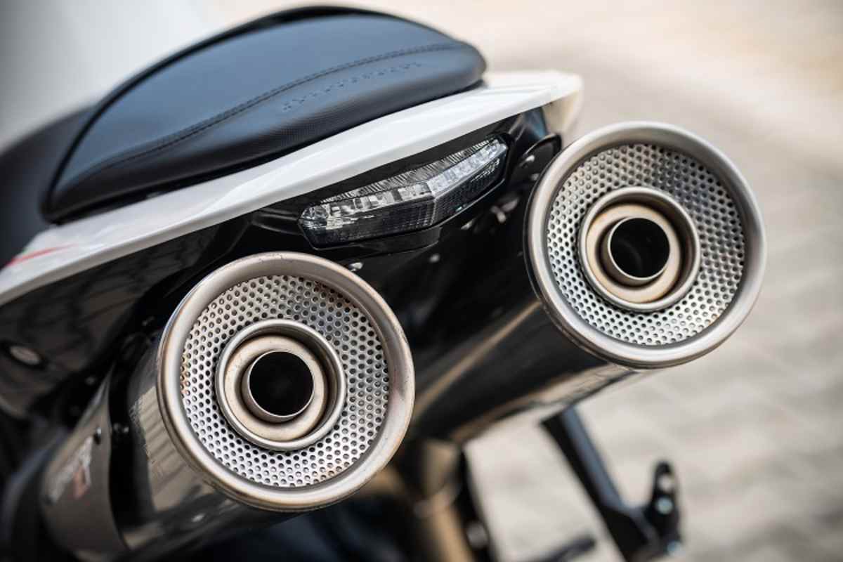 Ein Kunstwerk ist die Krümmerführung an den V2-Motoren