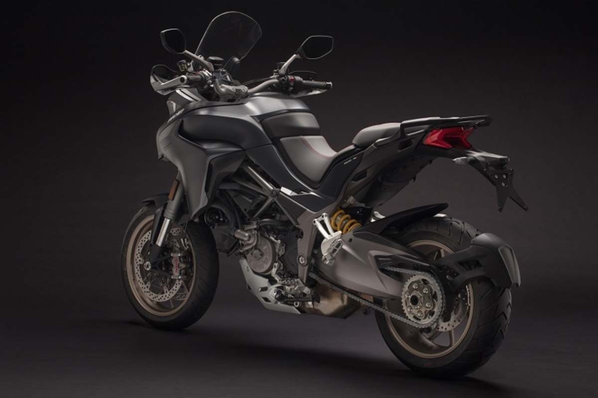 Die Multistrada 1260 S ist in vielen Punkten hochwertiger ausgestattet und verwöhnt mit dem semikativen Skyhook-Fahrwerk