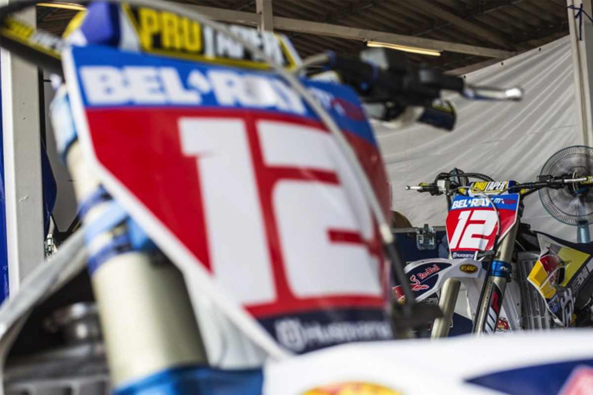 Das rote Nummernschild musste Max Nagl in Thailand an Clement Desalle abgeben