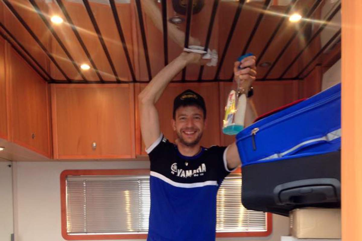 Max Neukirchner ist im Nebenjob Reinigungsfachkraft