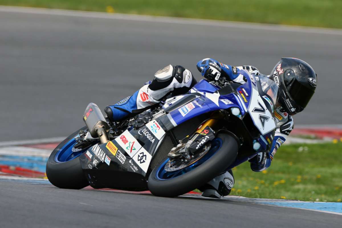 Max Neukirchner kommt als Zweiter im Ziel an