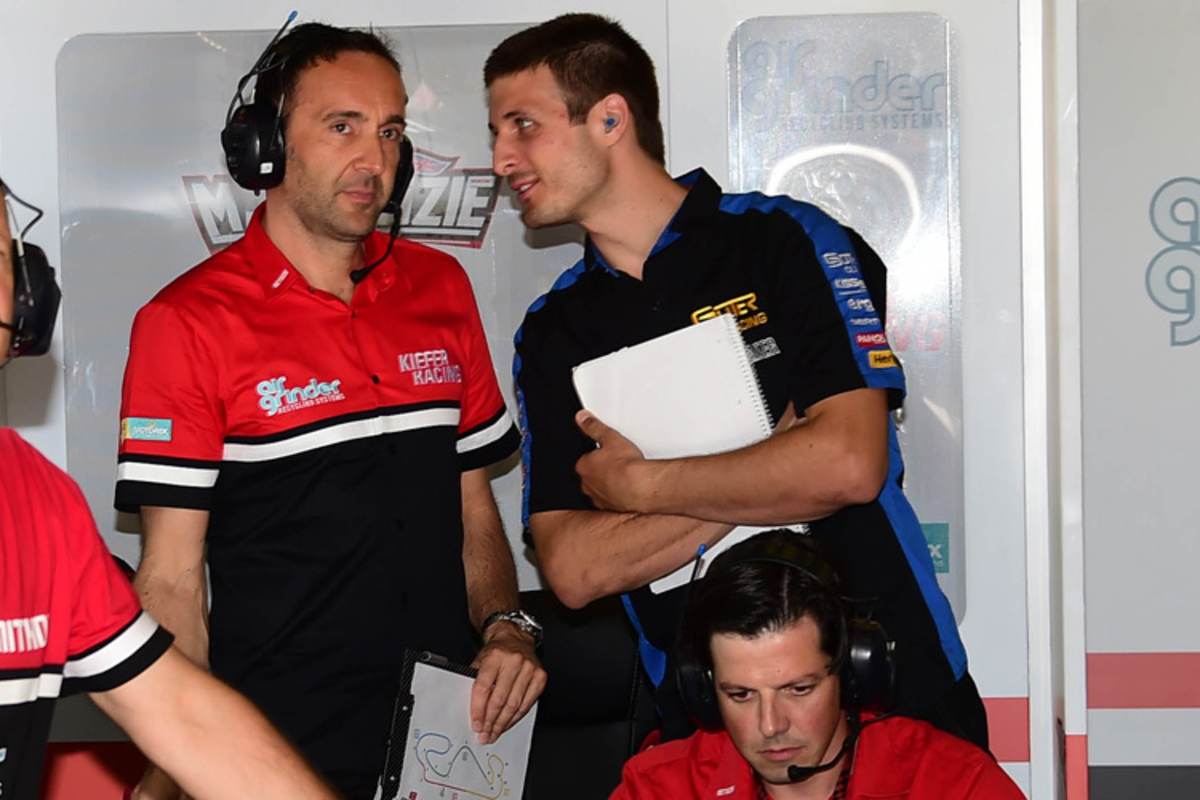 Crew-Chief Lucio Nicastro (l.) mit Jonas Elmiger von Suter