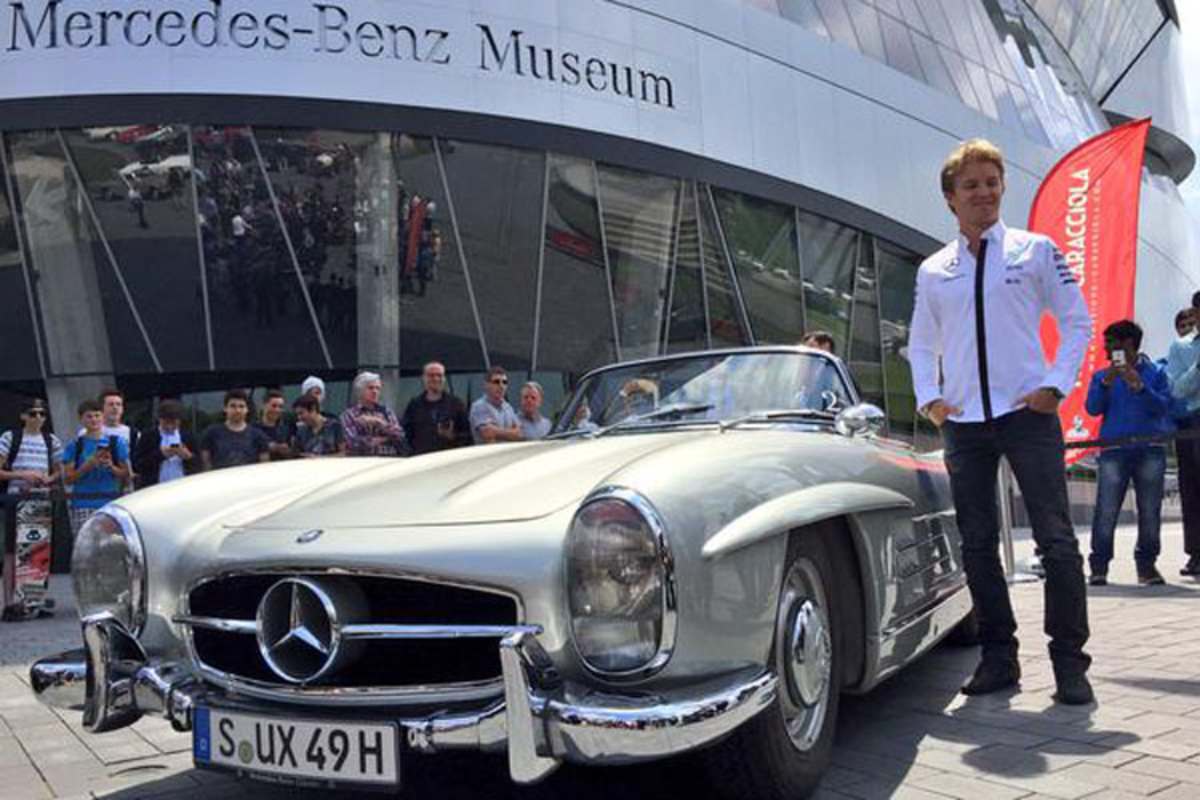 Die erste Etappe der «Passione Caracciola» fuhr Rosberg in einem Mercedes-Benz 300 SL 