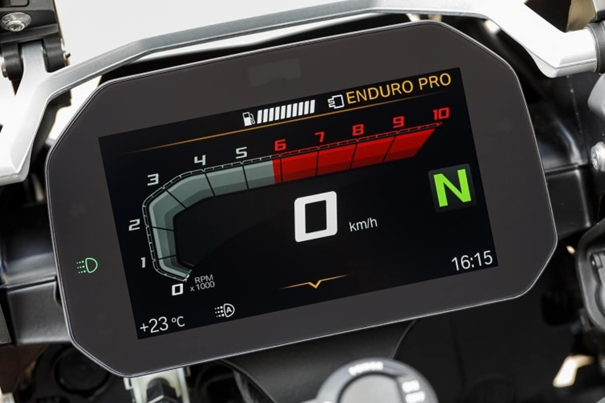 6,5 Zoll Display in Farbe an der GS