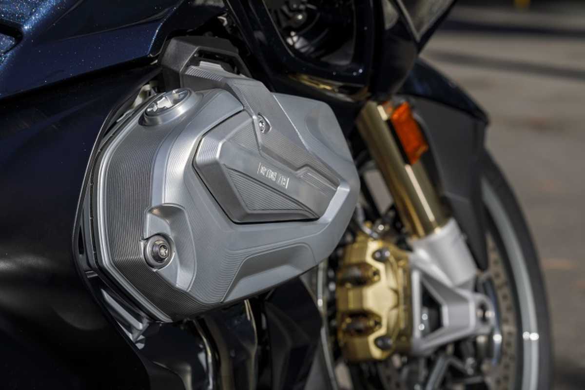 136 PS und 143 Nm sind eine gewaltige Ansage für einen tourentauglichen, langlebigen Zweizylinder 