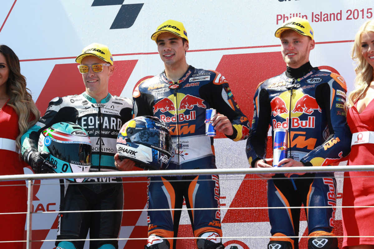 Das Podest: LInks Vazquez, daneben Sieger Oliveira und Brad Binder
